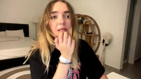 Roxy online show from 03-29-26, 06:19