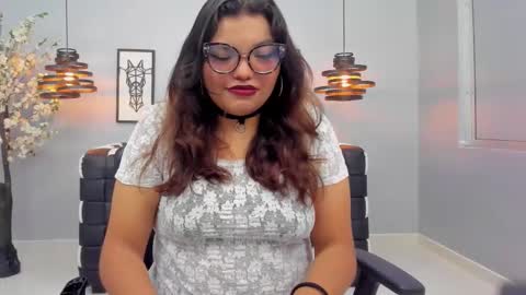 Snapshot of roxyvixen_ chatting on 11-02-25, 03:31 Roxy Vixen online show from 11-02-25, 03:31