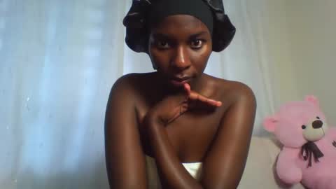 Snapshot of royal_petite10 chatting on 04-18-26, 12:09 kate online show from 04-18-26, 12:09