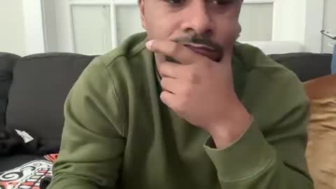 Snapshot of royal_sf chatting on 03-04-25, 07:43 Royal SF online show from 03-04-25, 07:43