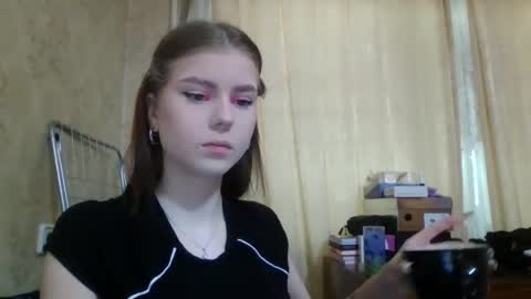 Snapshot of royalvelour chatting on 05-28-26, 02:14 royalvelour online show from 05-28-26, 02:14
