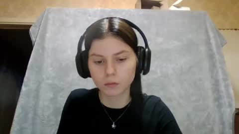 Snapshot of royalvelour chatting on 06-17-26, 08:43 royalvelour online show from 06-17-26, 08:43