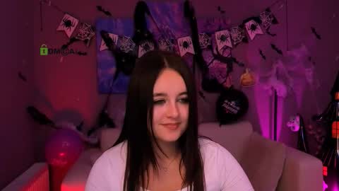 Snapshot of rozmary_ket chatting on 10-28-25, 05:48 Im Rozmary nice to meet you 3 online show from 10-28-25, 05:48
