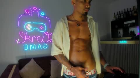 Snapshot of rpoolrboy chatting on 02-10-26, 08:35 POOL online show from 02-10-26, 08:35