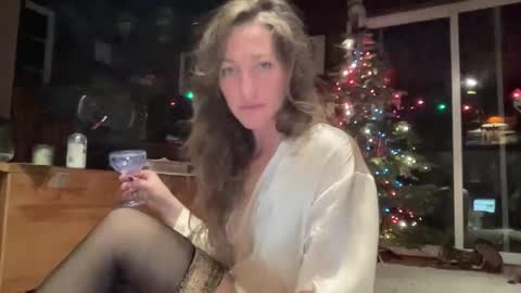 Snapshot of rubywavesback chatting on 11-28-25, 06:27 rubywavesback online show from 11-28-25, 06:27