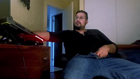 Snapshot of ruck_31 chatting on 01-03-25, 12:00  Ruck  online show from 01-03-25, 12:00