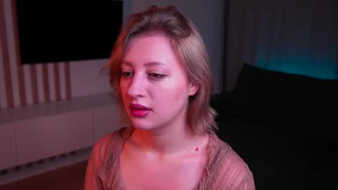 Mila online show from 11-26-25, 04:13