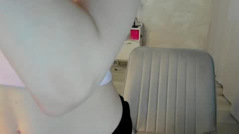 Liya online show from 05-31-26, 12:08