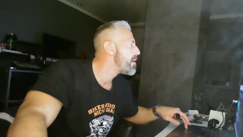 Snapshot of ruffi77 chatting on 12-31-24, 06:13 Chico que rico Caliente online show from 12-31-24, 06:13