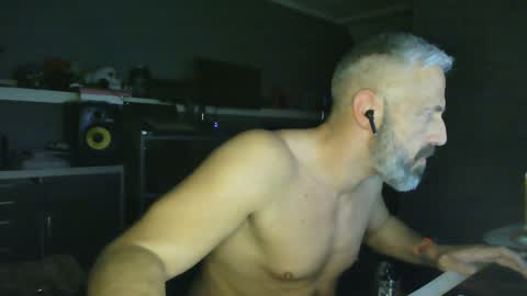 Snapshot of ruffi77 chatting on 01-15-25, 02:13 Chico que rico Caliente online show from 01-15-25, 02:13