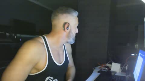 Snapshot of ruffi77 chatting on 01-24-25, 01:24 Chico que rico Caliente online show from 01-24-25, 01:24