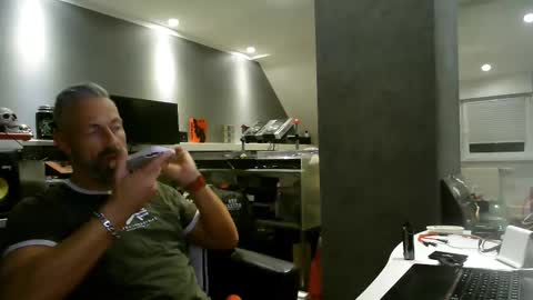 Snapshot of ruffi77 chatting on 02-10-25, 12:50 Chico que rico Caliente online show from 02-10-25, 12:50