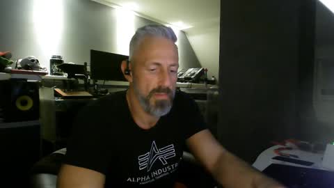 Snapshot of ruffi77 chatting on 02-11-25, 12:28 Chico que rico Caliente online show from 02-11-25, 12:28