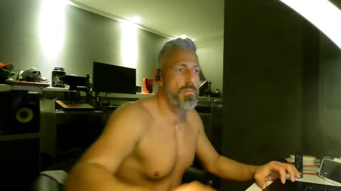 Snapshot of ruffi77 chatting on 02-11-25, 03:29 Chico que rico Caliente online show from 02-11-25, 03:29