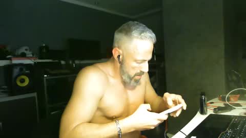 Snapshot of ruffi77 chatting on 02-12-25, 01:52 Chico que rico Caliente online show from 02-12-25, 01:52