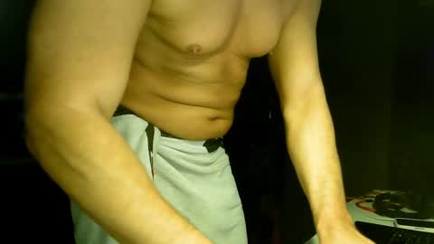 Snapshot of ruffi77 chatting on 02-13-25, 02:01 Chico que rico Caliente online show from 02-13-25, 02:01