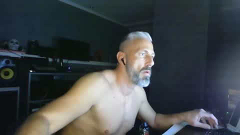 Snapshot of ruffi77 chatting on 02-21-25, 02:50 Chico que rico Caliente online show from 02-21-25, 02:50