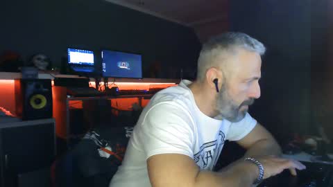 Snapshot of ruffi77 chatting on 03-05-25, 02:14 Chico que rico Caliente online show from 03-05-25, 02:14