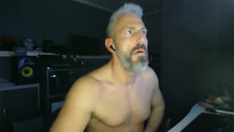 Snapshot of ruffi77 chatting on 03-05-25, 10:55 Chico que rico Caliente online show from 03-05-25, 10:55