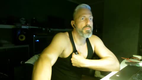 Snapshot of ruffi77 chatting on 03-08-25, 05:28 Chico que rico Caliente online show from 03-08-25, 05:28