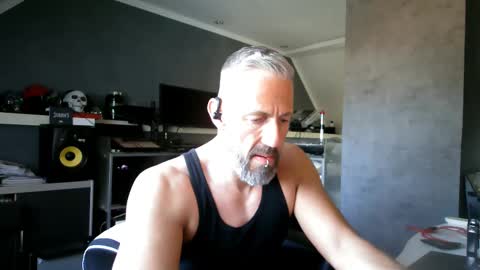 Snapshot of ruffi77 chatting on 03-08-25, 08:33 Chico que rico Caliente online show from 03-08-25, 08:33