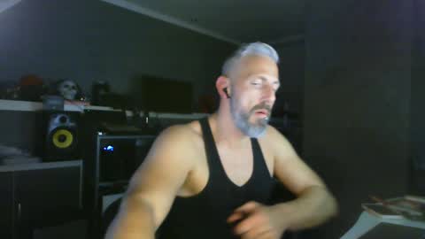 Snapshot of ruffi77 chatting on 03-08-25, 11:37 Chico que rico Caliente online show from 03-08-25, 11:37