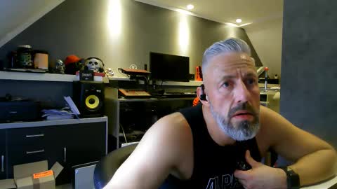 Snapshot of ruffi77 chatting on 09-12-25, 10:59 Chico que rico Caliente online show from 09-12-25, 10:59