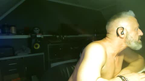 Snapshot of ruffi77 chatting on 10-17-25, 12:25 Chico que rico Caliente online show from 10-17-25, 12:25