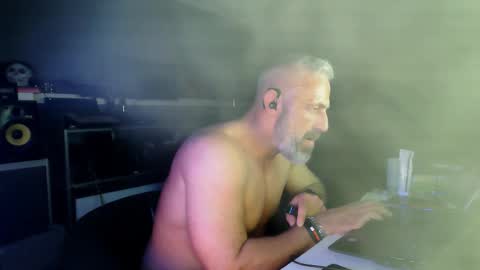 Snapshot of ruffi77 chatting on 03-25-26, 09:26 Chico que rico Caliente online show from 03-25-26, 09:26