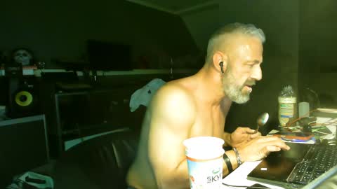 Snapshot of ruffi77 chatting on 04-09-26, 06:19 Chico que rico Caliente online show from 04-09-26, 06:19