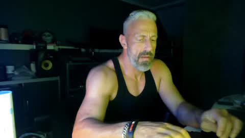 Snapshot of ruffi77 chatting on 06-14-26, 09:06 Chico que rico Caliente online show from 06-14-26, 09:06