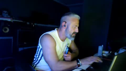 Snapshot of ruffi77 chatting on 07-28-26, 01:34 Chico que rico Caliente online show from 07-28-26, 01:34