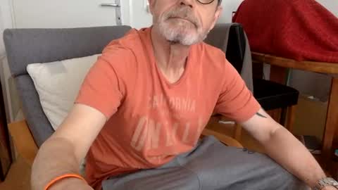 Snapshot of ruk_ri913mn chatting on 03-09-26, 07:56 Jimi online show from 03-09-26, 07:56