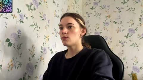 Snapshot of rusmedium chatting on 06-01-26, 10:28 Lisa and Vlad online show from 06-01-26, 10:28
