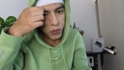  R U S S E L L  online show from 04-11-26, 01:32