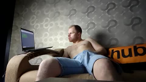 Snapshot of russianbear1917 chatting on 12-25-24, 05:58 Mike online show from 12-25-24, 05:58