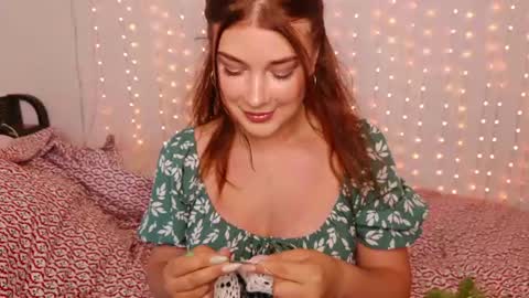 Snapshot of russypussy141 chatting on 06-18-26, 06:34 Alex online show from 06-18-26, 06:34