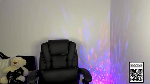 Snapshot of ruthless_111 chatting on 10-30-25, 08:20 Nika online show from 10-30-25, 08:20