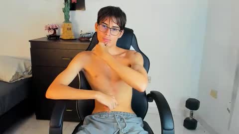 Snapshot of ryan_bronw chatting on 05-29-26, 08:56 Nathan online show from 05-29-26, 08:56