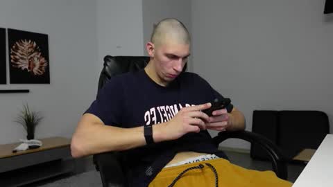 Snapshot of ryan_dozer chatting on 10-30-25, 08:16 RYAN DOZER online show from 10-30-25, 08:16