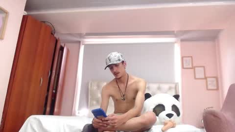 Snapshot of ryan_maxy chatting on 01-16-25, 06:37 ryan online show from 01-16-25, 06:37
