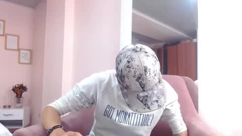 Snapshot of ryan_maxy chatting on 01-17-25, 12:21 ryan online show from 01-17-25, 12:21
