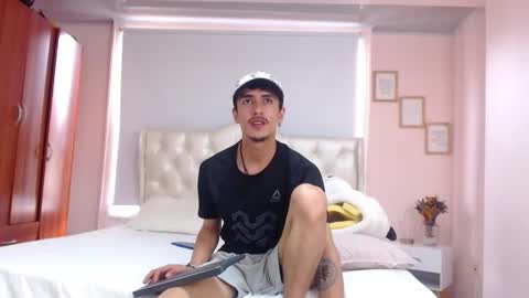 Snapshot of ryan_maxy chatting on 01-17-25, 03:22 ryan online show from 01-17-25, 03:22