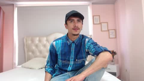Snapshot of ryan_maxy chatting on 01-22-25, 02:14 ryan online show from 01-22-25, 02:14
