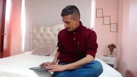 Snapshot of ryan_maxy chatting on 02-01-25, 01:09 ryan online show from 02-01-25, 01:09