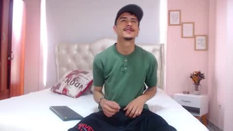Snapshot of ryan_maxy chatting on 02-04-25, 02:10 ryan online show from 02-04-25, 02:10