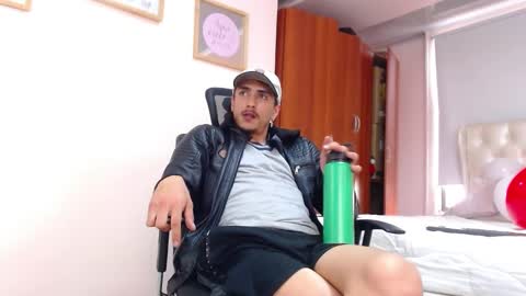 Snapshot of ryan_maxy chatting on 02-15-25, 06:33 ryan online show from 02-15-25, 06:33