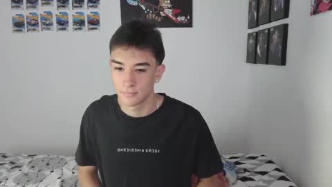 Snapshot of ryan_valentine17 chatting on 05-25-26, 07:42 ryan online show from 05-25-26, 07:42