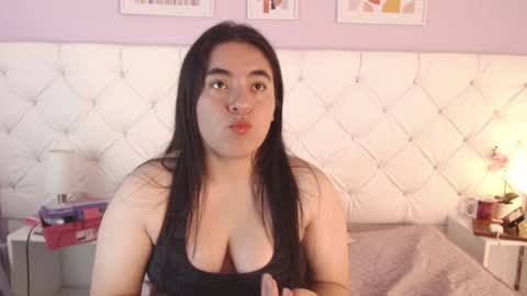 Snapshot of ryder_n_violet chatting on 01-25-25, 05:40 Ryder and Violet online show from 01-25-25, 05:40