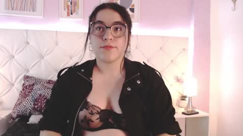 Snapshot of ryder_n_violet chatting on 02-01-25, 09:43 Ryder and Violet online show from 02-01-25, 09:43